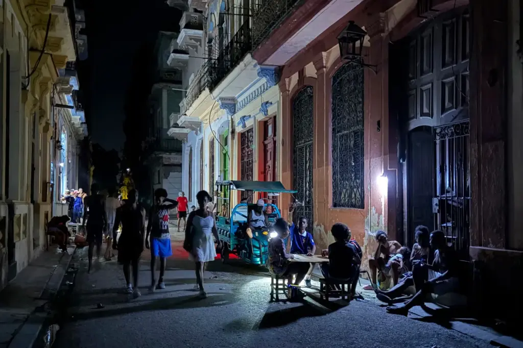 The CIA strengthens its presence in Cuba to pressure for a regime change