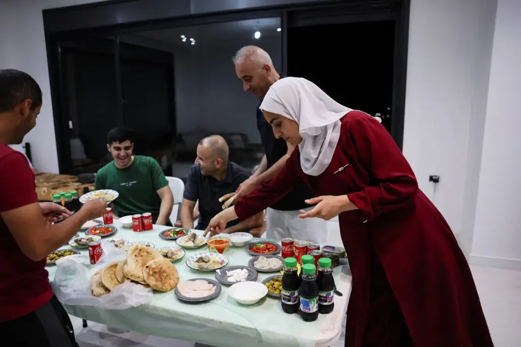 Qusra houses surrounded by Israeli settlers and soldiers: "I feel like I'm in a prison"