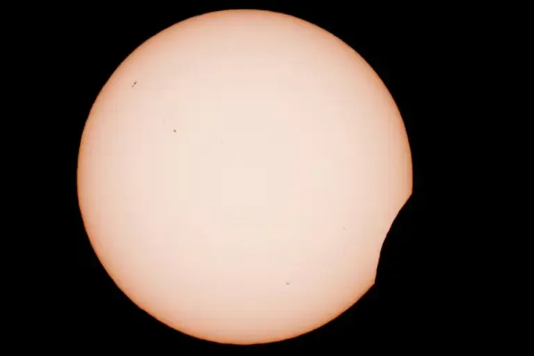 The eclipse conquers the heart of Spain