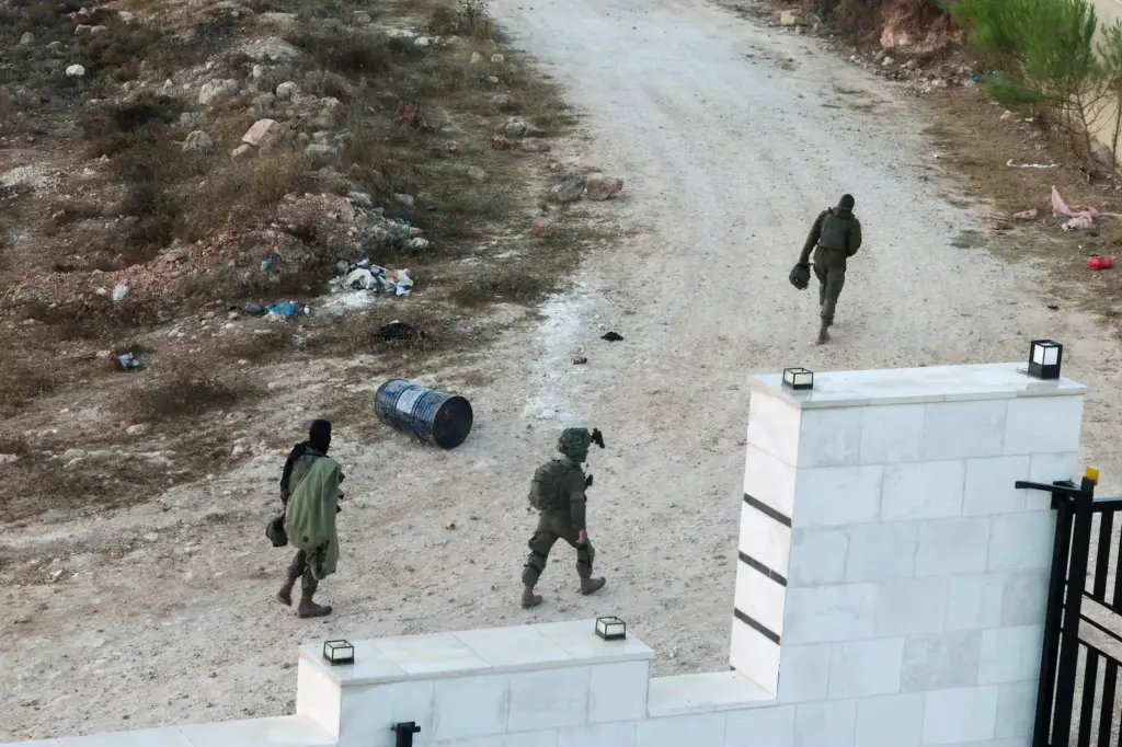 Qusra houses surrounded by Israeli settlers and soldiers: "I feel like I'm in a prison"