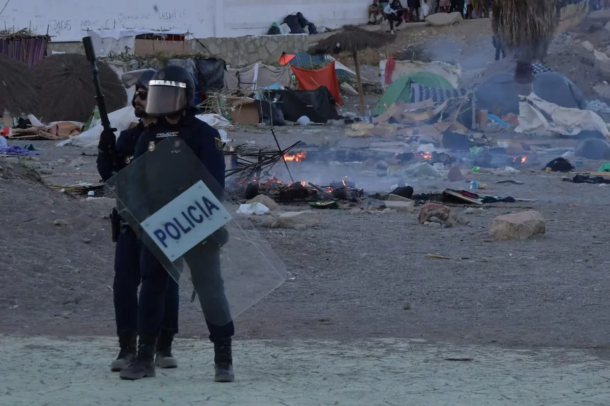 The Government asks the PP to help stop the violence in Ceuta amid blockades of food distribution to immigrants