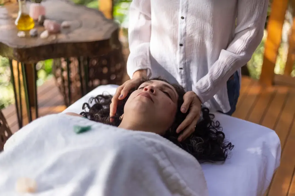 Chilean youth do not believe in the Church: tarot, reiki, and astrology create a new spirituality