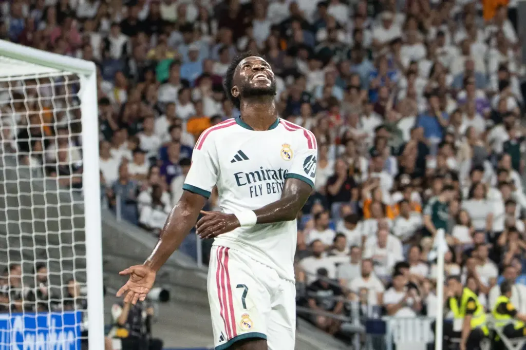 The complex relationship between the Bernabéu and Vinicius: more than six months of whistles