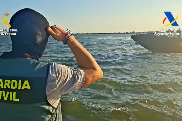 Ten people arrested after shooting at the Civil Guard during the chase of a drug speedboat on the coast of Huelva
