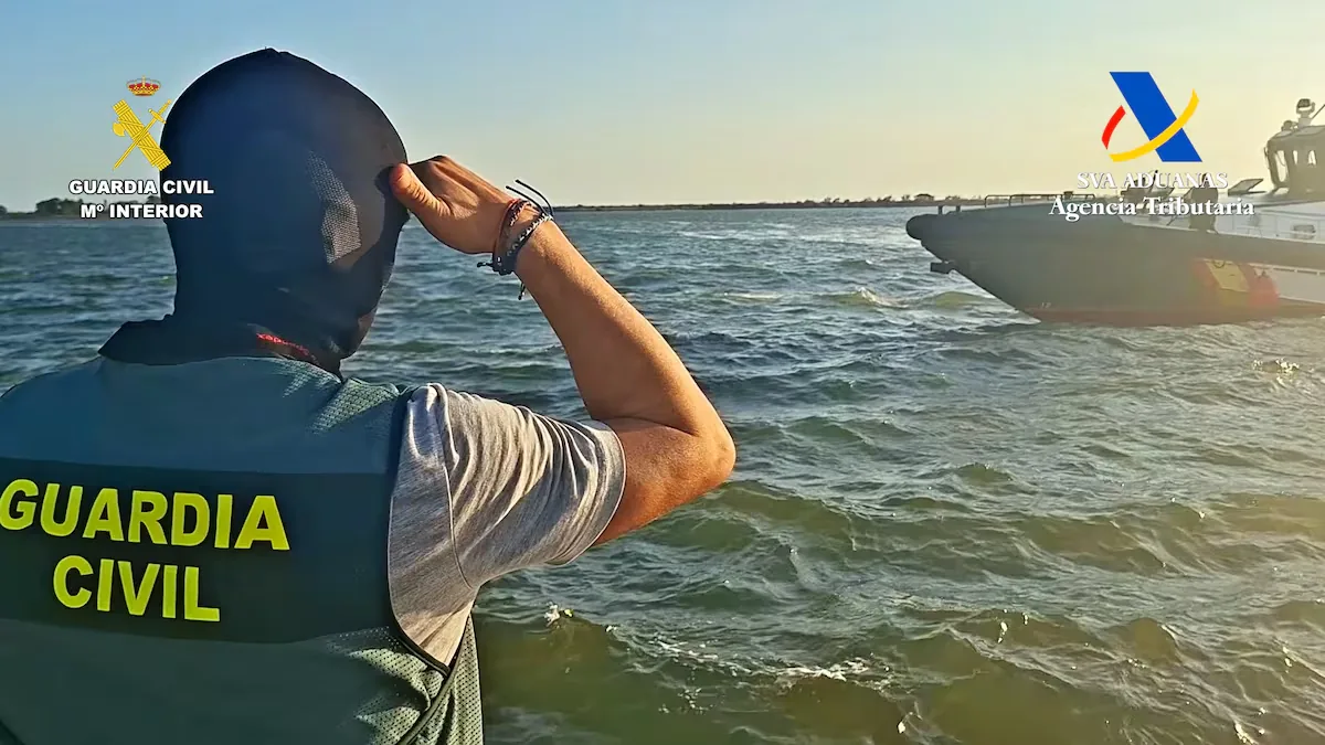 Ten people arrested after shooting at the Civil Guard during the chase of a drug speedboat on the coast of Huelva