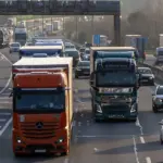 An accident involving three cars forces the closure of the AP-7 in El Papiol (Barcelona)