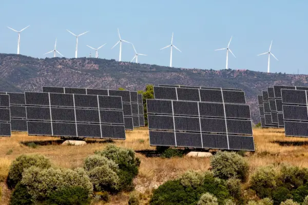 Rebellion against Plater: the Govern's renewable energy plan clashes with 1,300 municipal objections