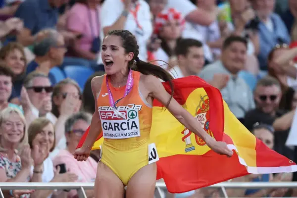 Marta García wins the silver medal in the 5,000 meters