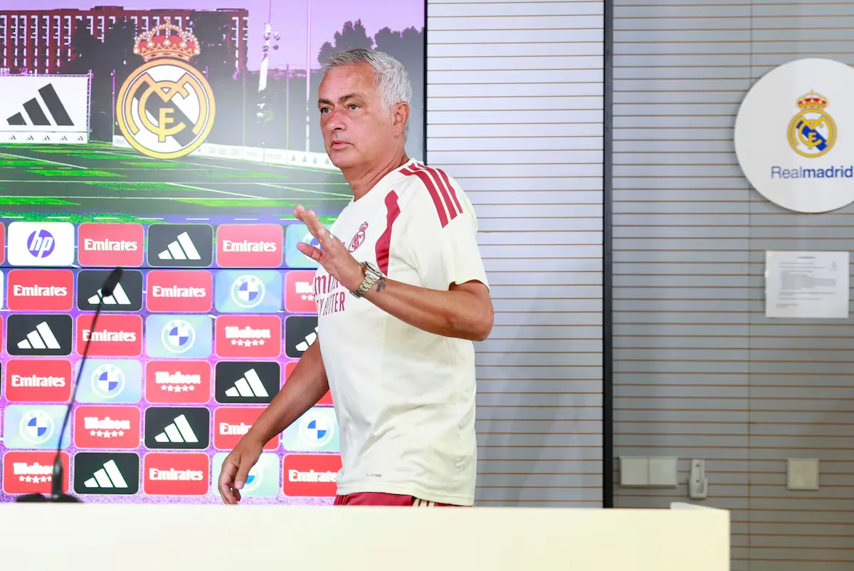 Mourinho, en su primera rueda de prensa: “Con cada título del Real Madrid, tenía una llamada del presi”