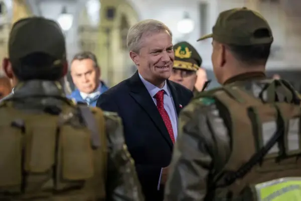 El cambio constitucional en materia de seguridad anunciado por Kast genera dudas entre los expertos y en la oposición