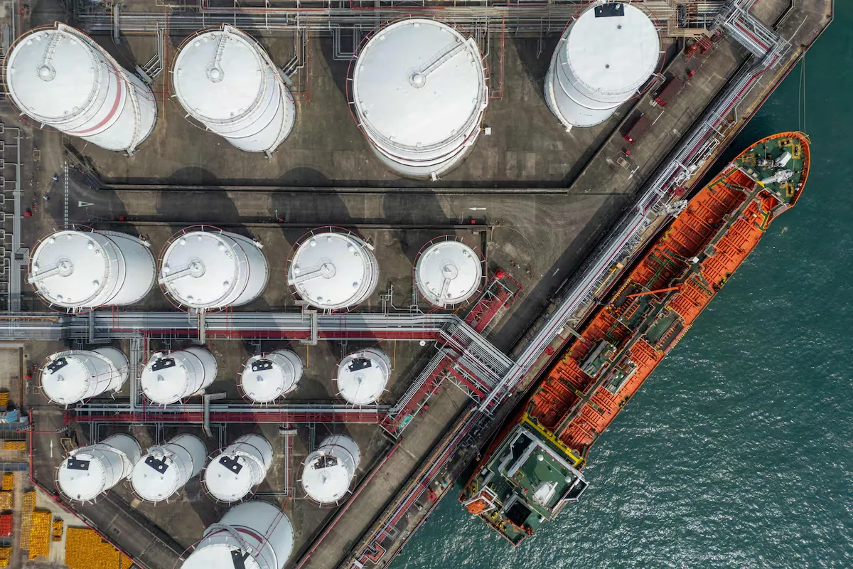 The blockade of Hormuz accelerates the depletion of global oil supplies