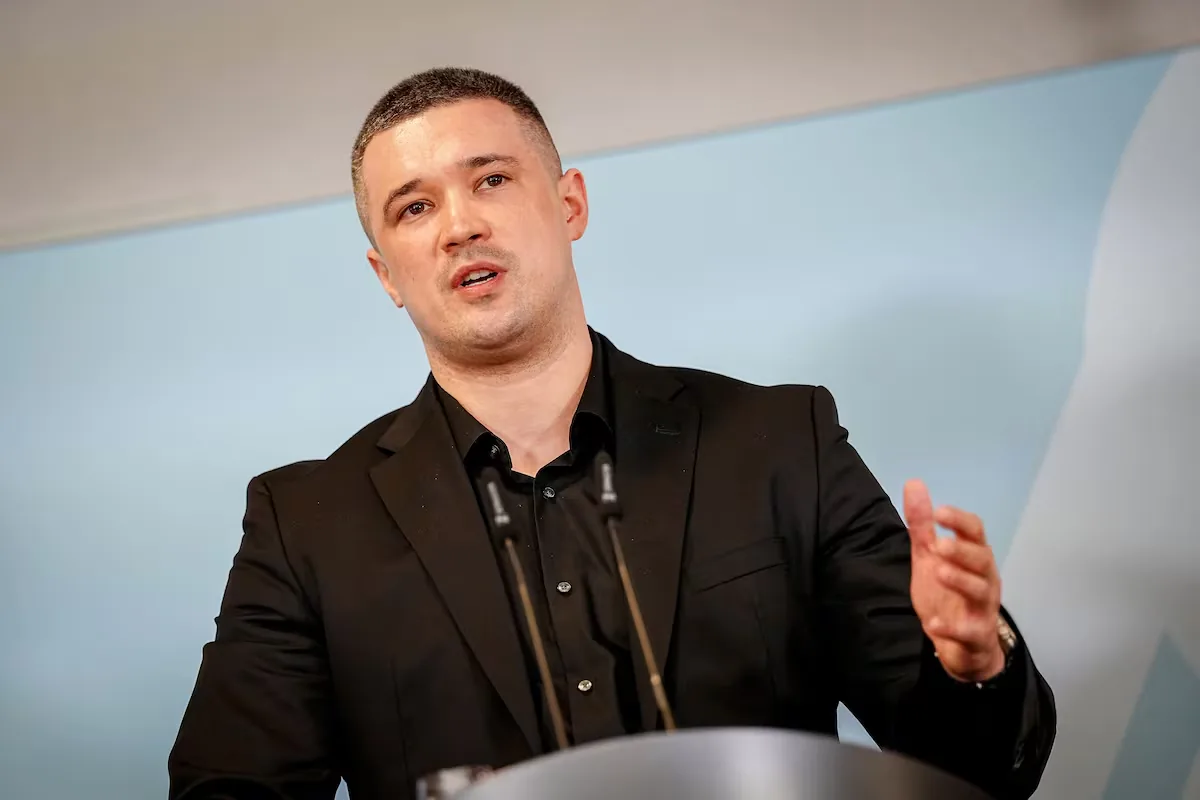 The popular former Ukrainian Defense Minister Mykhailo Fedorov challenges Zelensky and calls for elections