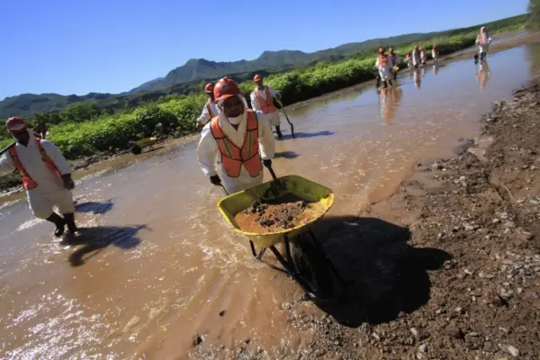 A ghost hospital and 12 years of abandonment: survivors of the toxic spill in the Sonora River demand help and reparation