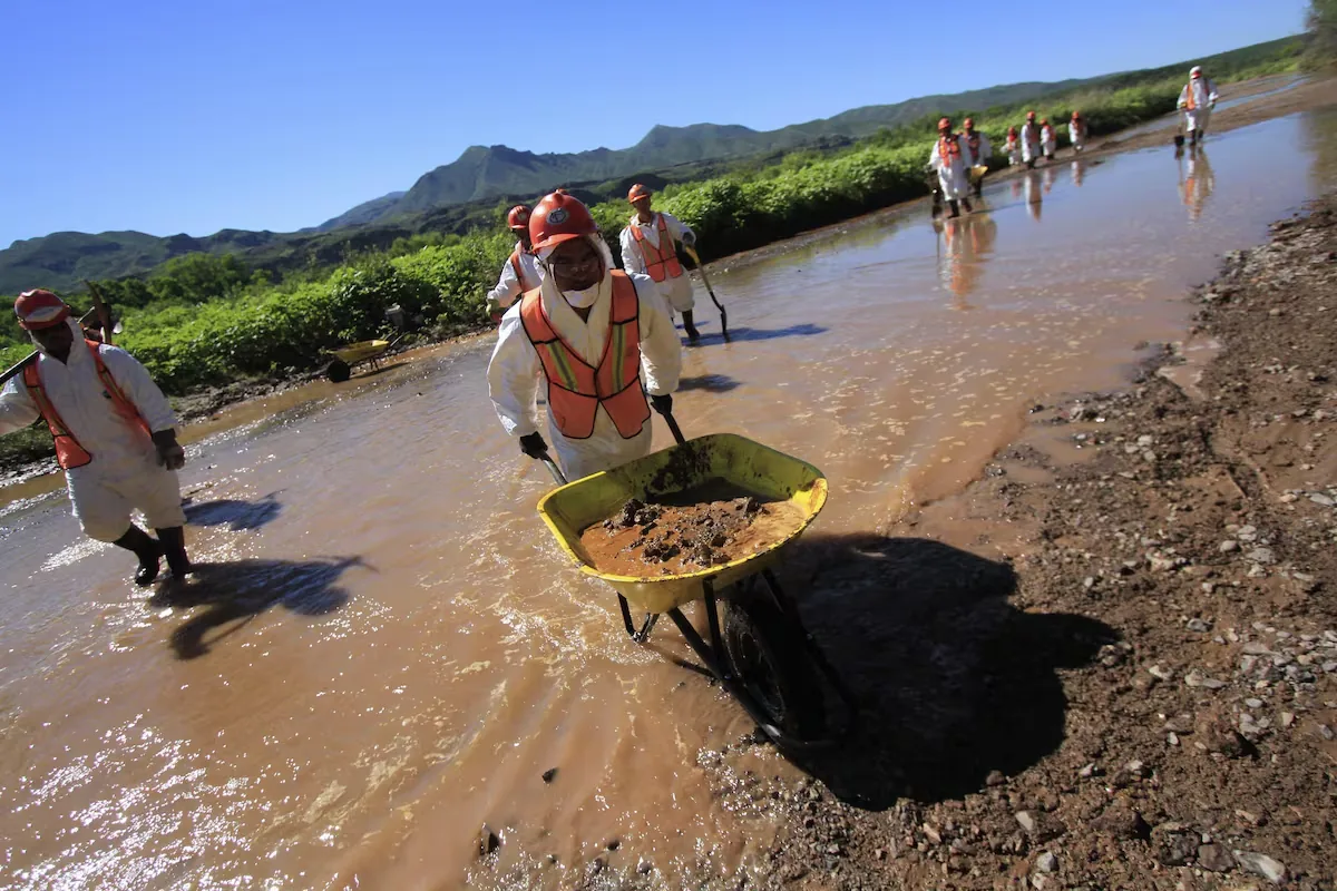 A ghost hospital and 12 years of abandonment: survivors of the toxic spill in the Sonora River demand help and reparation
