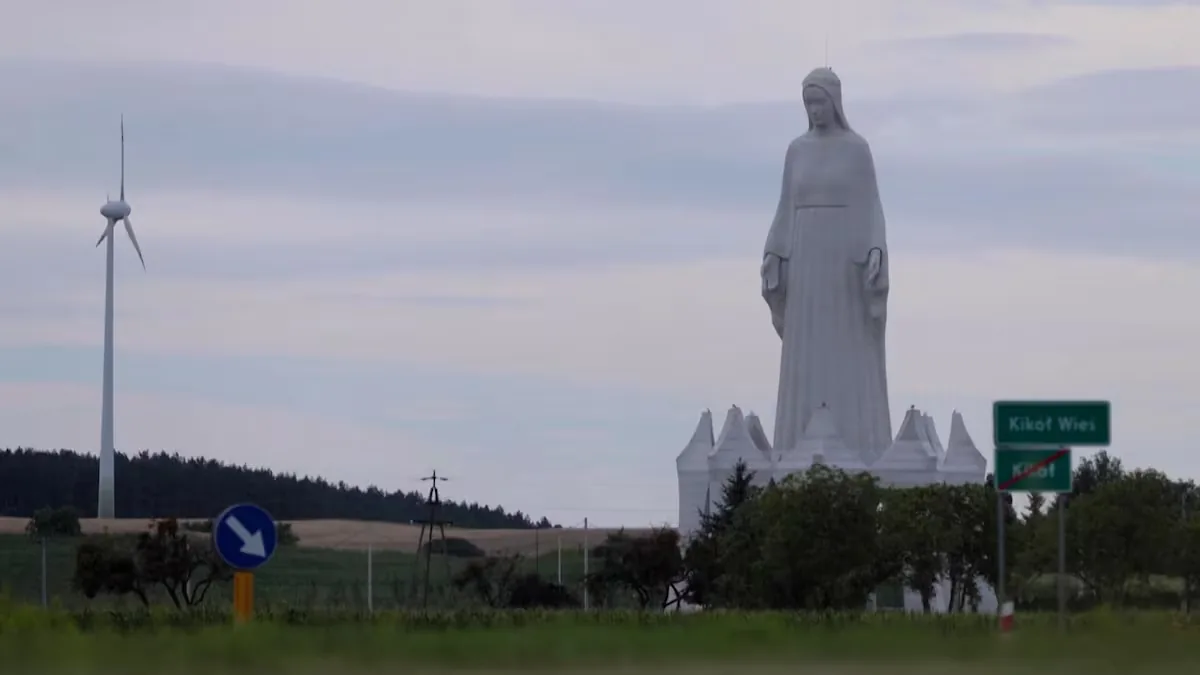 La estatua de la Virgen María más alta de Europa se encuentra en Polonia y mide alrededor de 55 metros