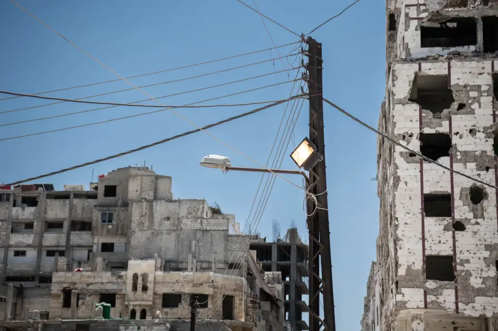 The dangerous return to Syria after the war: surviving in a tent among the rubble, in a land sown with explosives