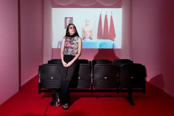 The artist Juana Dolores is considering stopping writing in Catalan