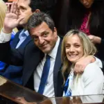 A trip to the Caribbean on a private plane complicates one of the Peronist leaders seeking to confront Milei