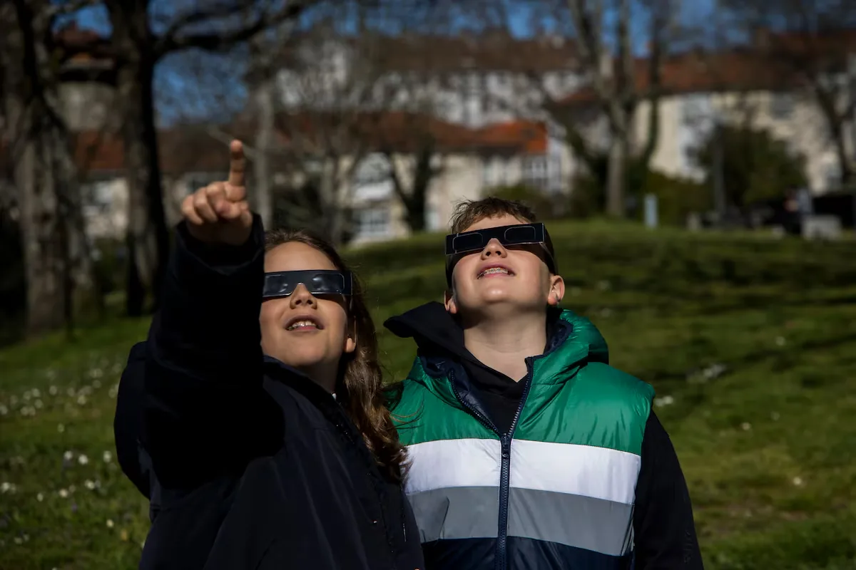 Risks and tips to protect children during the total solar eclipse