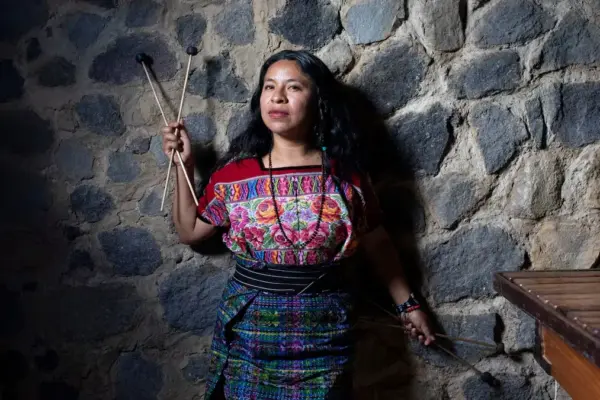 Sara Curruchich, Maya singer: “Singing in Kaqchikel is an exercise of liberation”