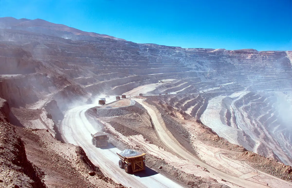The Chilean economy rebounds after five months of decline and avoids technical recession