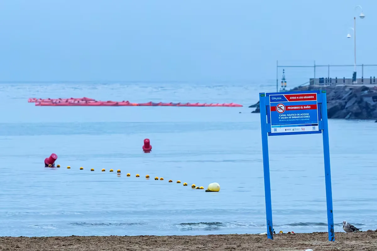 Latest news on immigrant entry to Ceuta | The Civil Guard begins placing a new maritime barrier on the south dock of Melilla