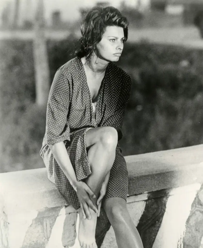 The robe is in fashion: luxury frivolity or feminist claim?