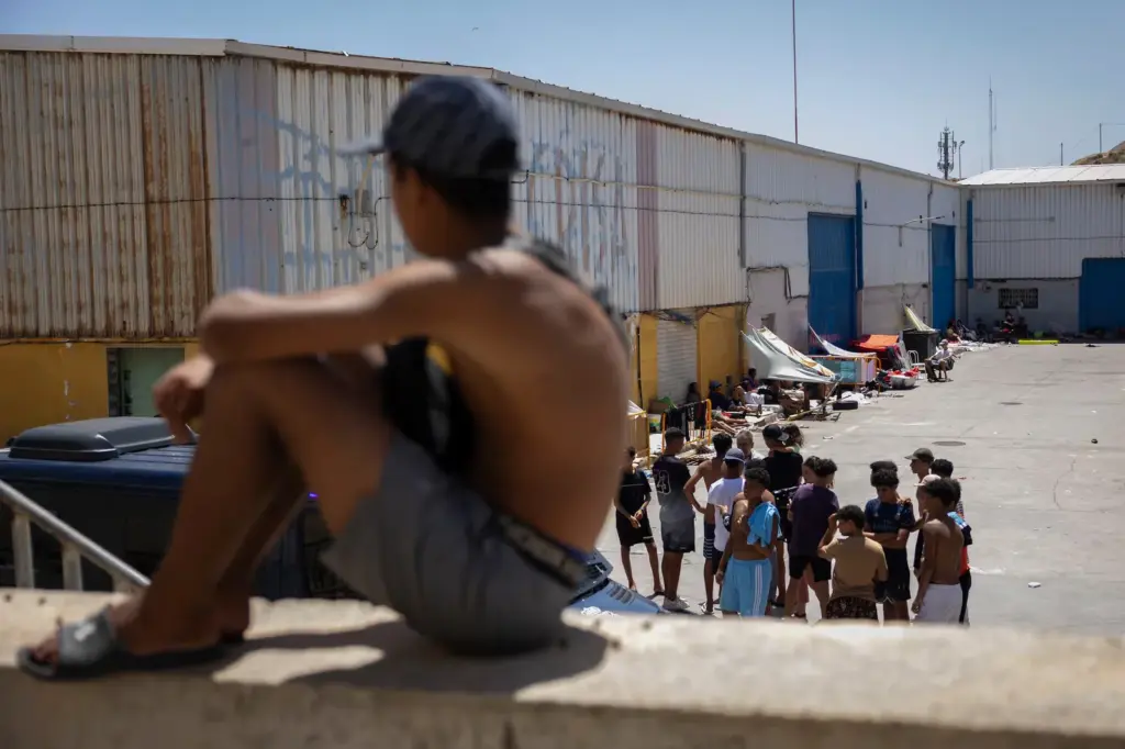 The migration alert leaves the civil guards of Ceuta and Melilla without new permits