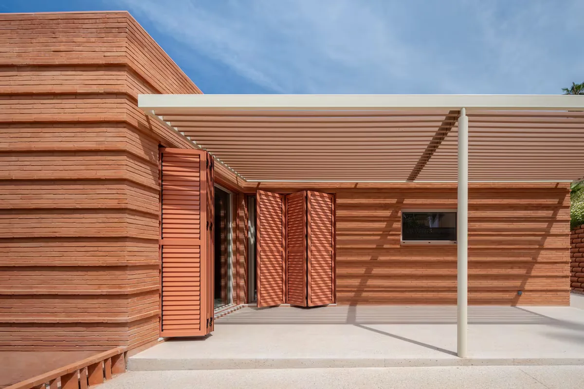 This is Casa Cantal: 15,000 bricks, cross ventilation, and a courtyard against the heat in Málaga