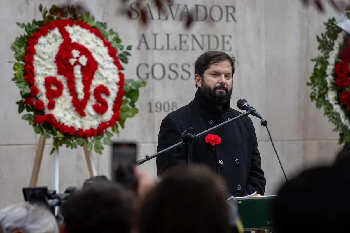 September 11: Boric defends at Allende's grave that official ceremonies are not needed "to remember history"