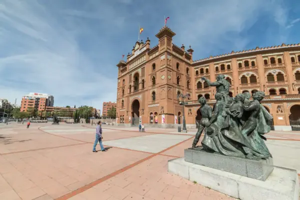 Summer in Las Ventas, clearance posters, the bluff of the season…