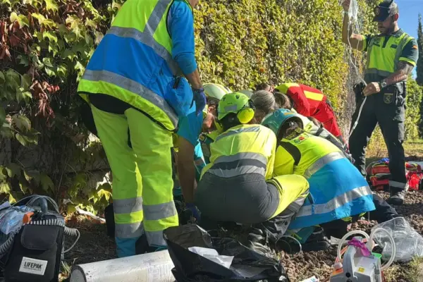 A 21-year-old young man, seriously injured after suffering a motorcycle accident in Tres Cantos