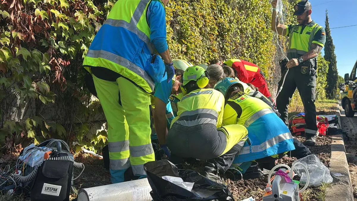 A 21-year-old young man, seriously injured after suffering a motorcycle accident in Tres Cantos