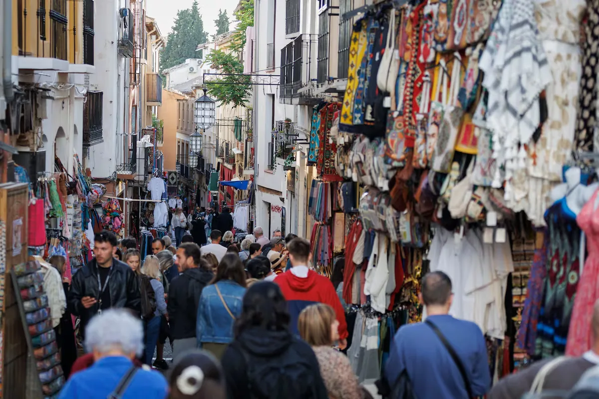 Traveling outside of peak season: prices, overcrowding, and weather change tourism