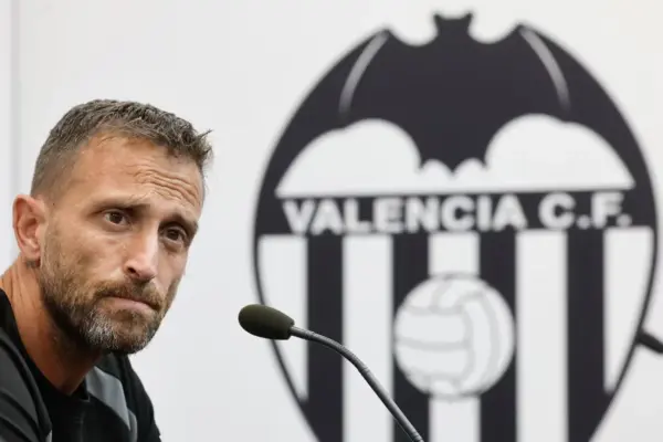 Óscar Sánchez, an interim coach who has faith in Valencia: “The team is fully capable of beating Alavés”