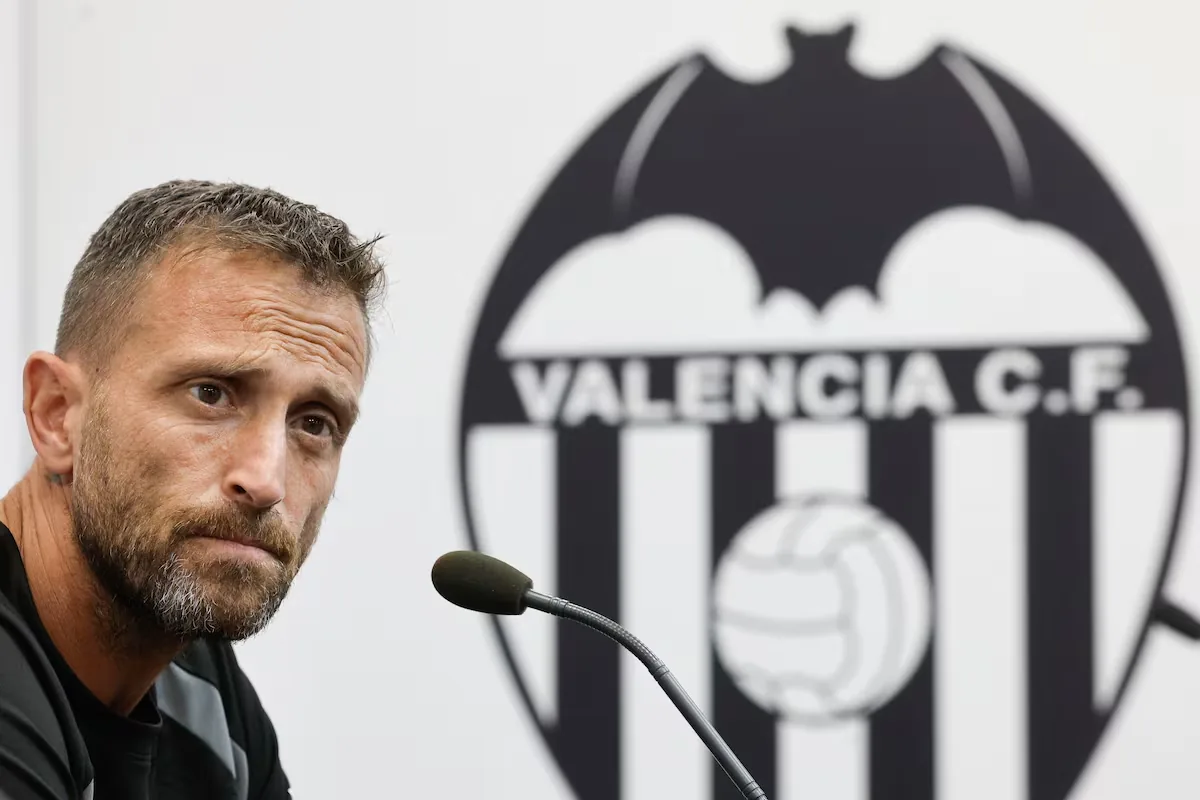 Óscar Sánchez, an interim coach who has faith in Valencia: “The team is fully capable of beating Alavés”