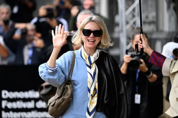 Naomi Watts is already in San Sebastián: her comfortable and autumnal ‘look’ for arriving at the Festival