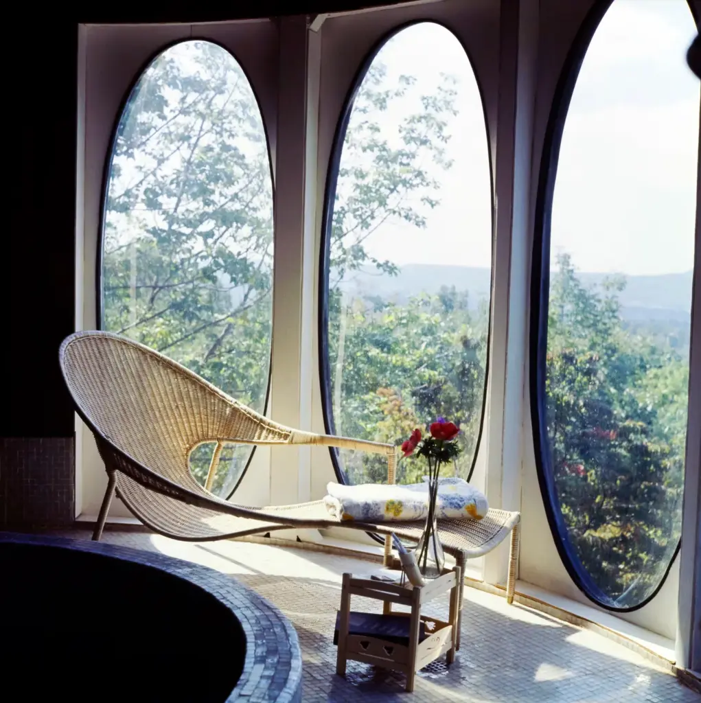 A "spaceship" in the middle of Manhattan: can New York's most unique building be saved?