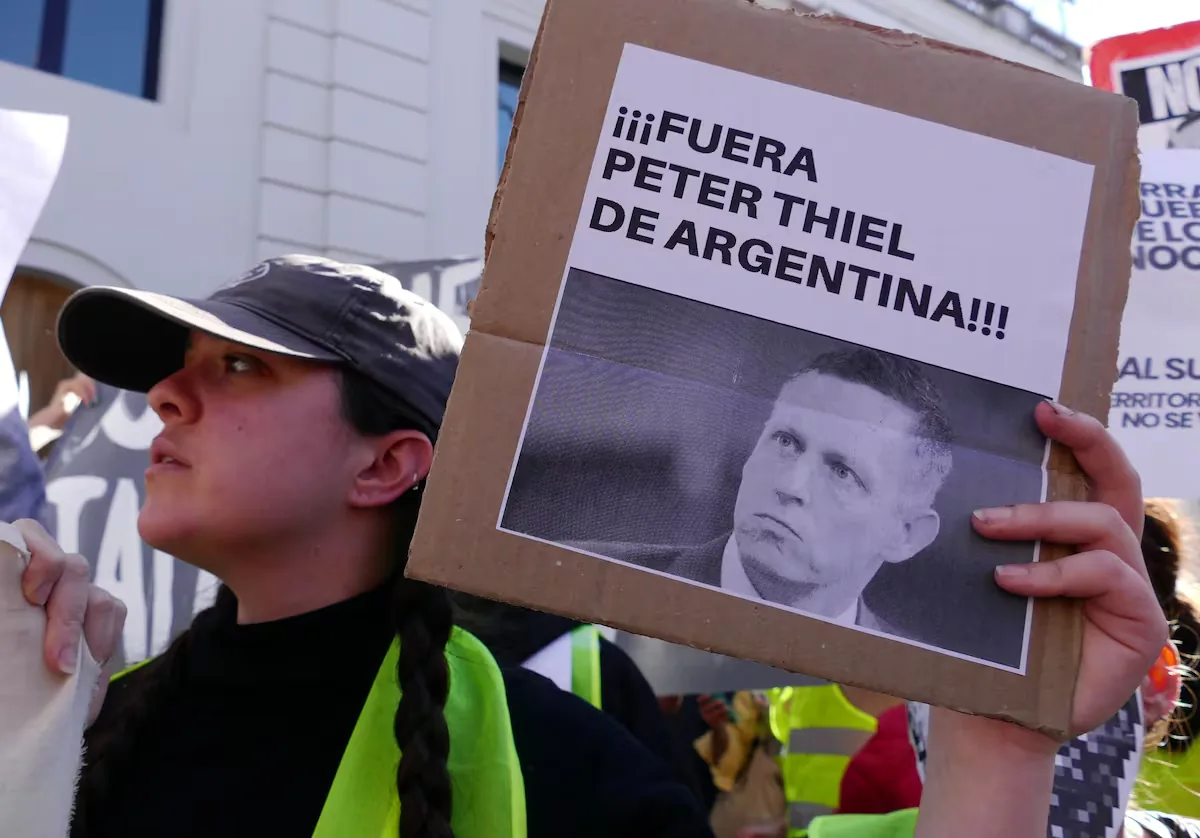 Gandalfs 1 - Peter Thiel 0: protestas para vigilar a los que vigilan
