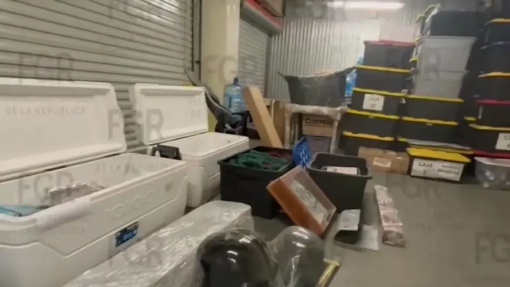 The Prosecutor's Office finds customs and weapons documentation in a Farías Laguna warehouse