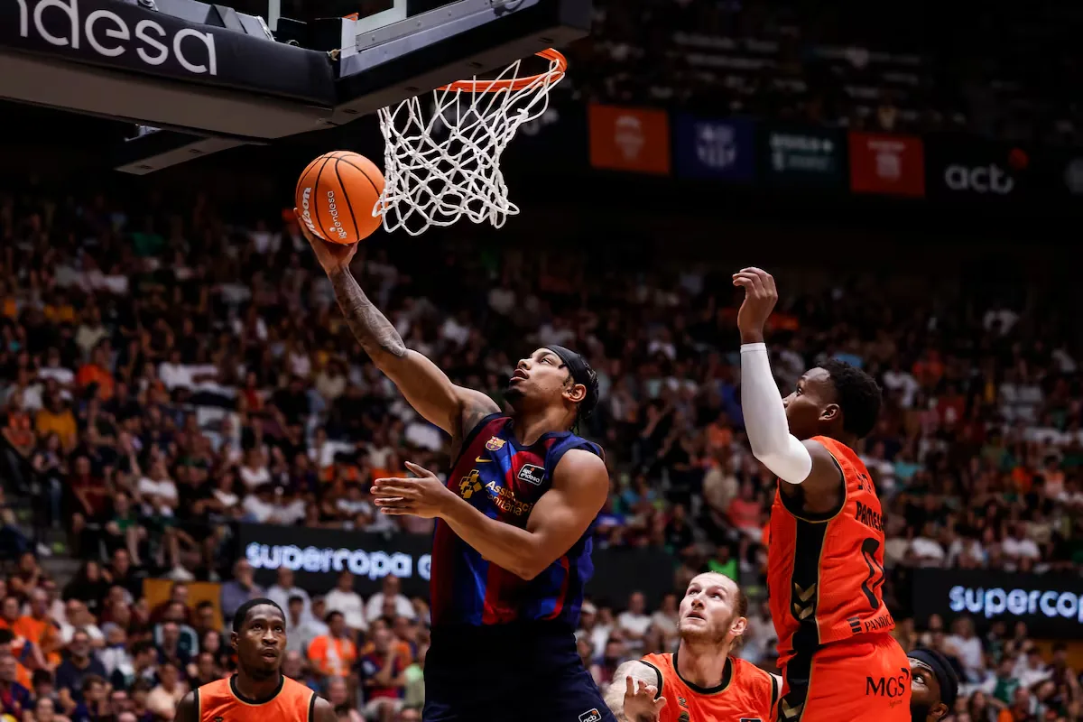 A very athletic Barcelona takes revenge on Valencia and advances to the Super Cup final