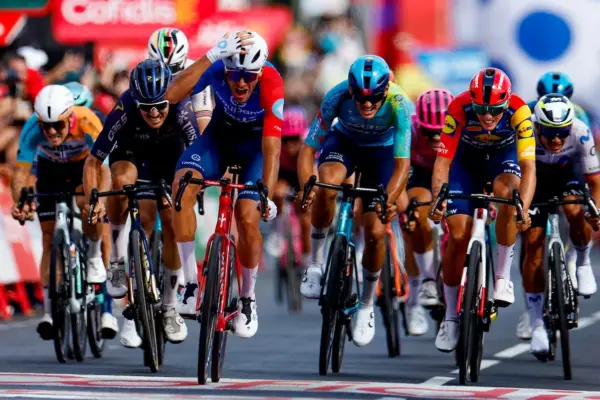 Tronchon takes advantage of Visma's slip and wins the stage of the Vuelta in the 'sprint'