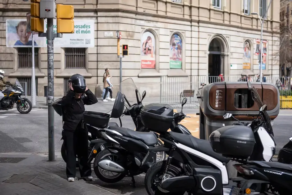 Barcelona will subsidize up to 600 euros for the change from gasoline moped to electric