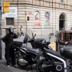 Barcelona will subsidize up to 600 euros for the change from gasoline moped to electric