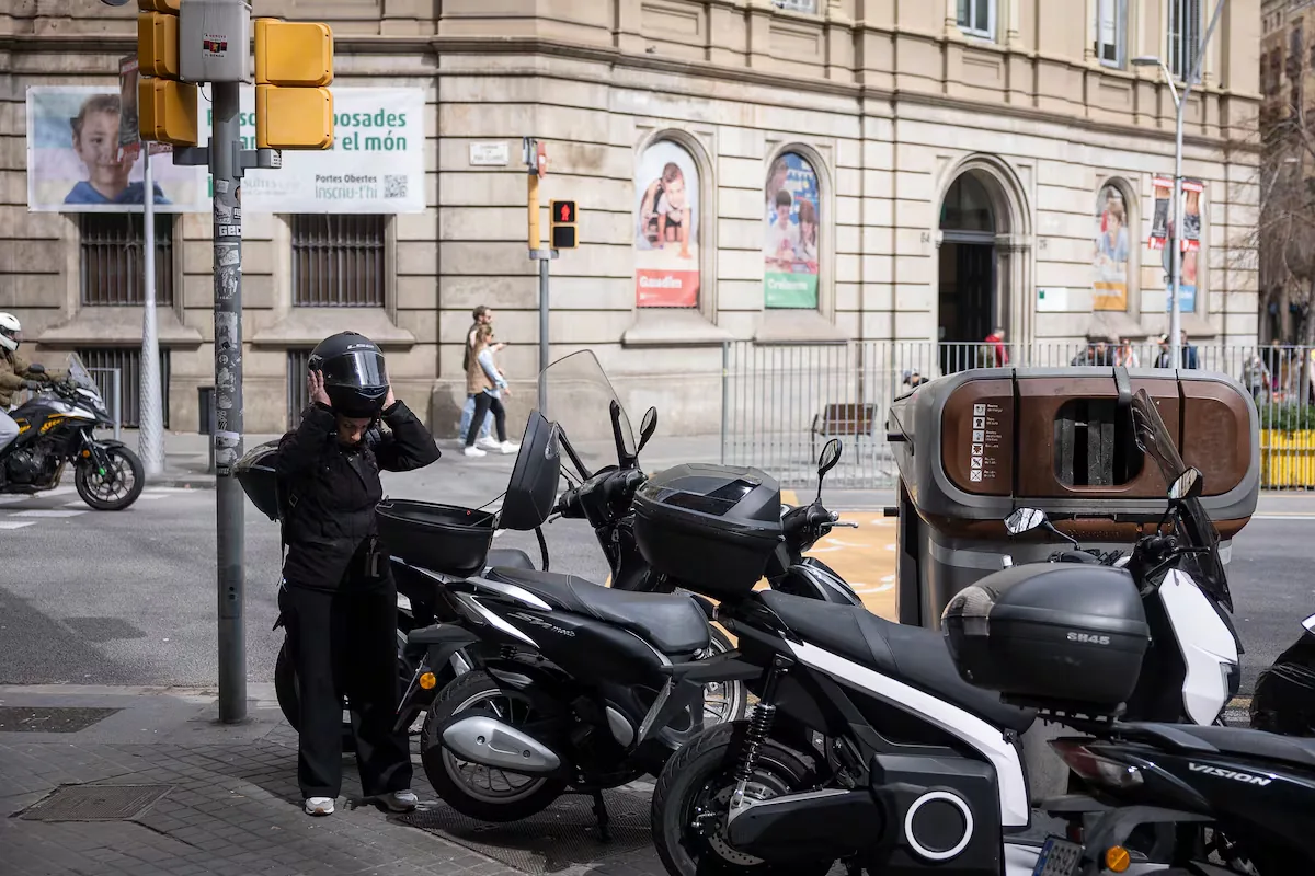 Barcelona will subsidize up to 600 euros for the change from gasoline moped to electric