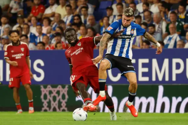 Espanyol rescues a heart-stopping point against a Sevilla that held on with one less player