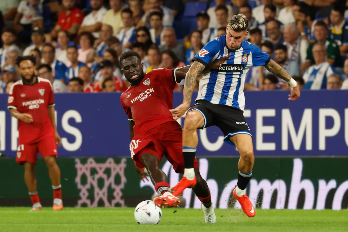 Espanyol rescues a heart-stopping point against a Sevilla that held on with one less player