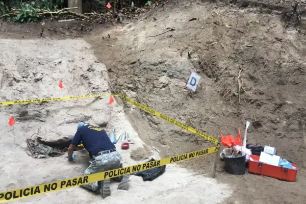 “Y nunca más volvió”: las madres que buscan a ciegas a los desaparecidos de El Salvador