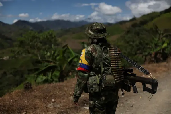 De la Espriella closes the protected area for Petro's only total peace disarmament