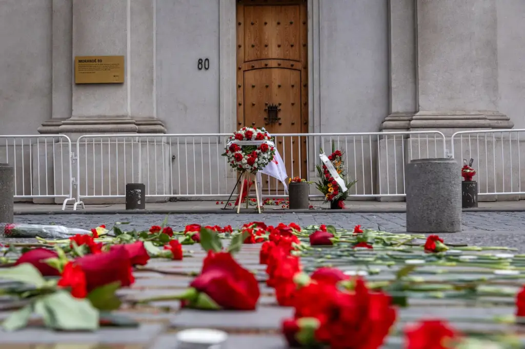 Kast rewrites the memory of Pinochet's coup and calls not to remain "anchored in the past"